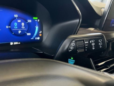 Used 2020 Ford Escape Titanium image 38