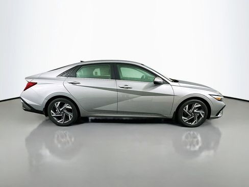 New 2025 Hyundai Elantra Limited image 4
