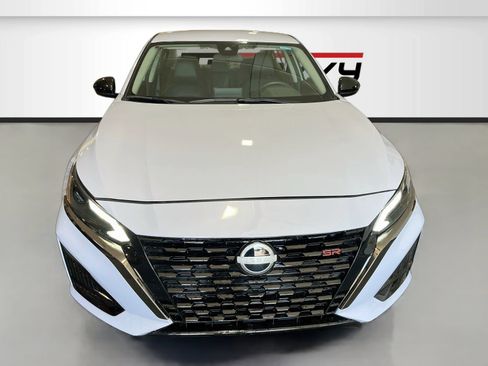 Used 2024 Nissan Altima 2.5 SR AWD/4WD image 2