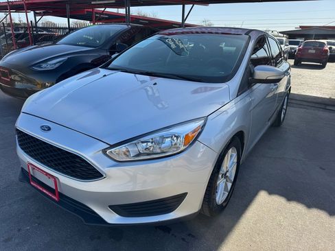 Used 2016 Ford Focus SE image 1