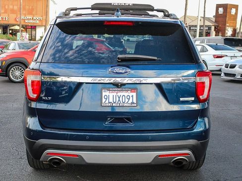 Used 2017 Ford Explorer XLT w/ Equipment Group 202A image 8