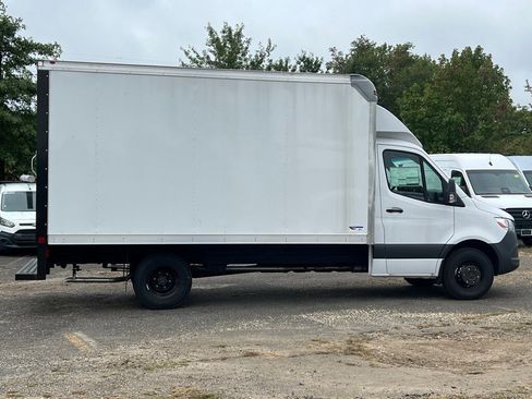Used 2024 Mercedes-Benz Sprinter 4500 image 9