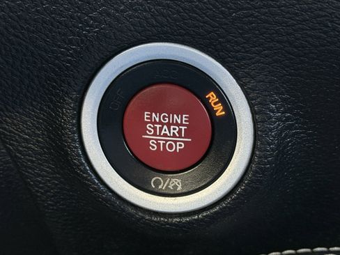 Used 2016 Dodge Challenger SRT Hellcat image 28