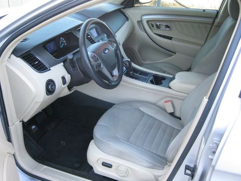 Used 2013 Ford Taurus SE image 11