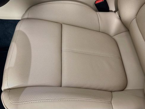 Certified 2026 Porsche Macan AWD/4WD image 21