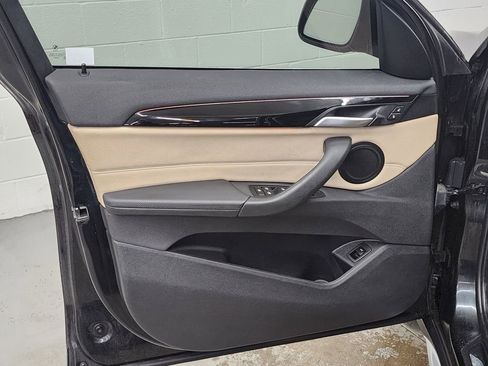 Used 2017 BMW X1 xDrive28i image 9