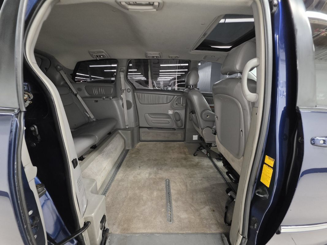 Used 2007 Toyota Sienna XLE FWD image 12