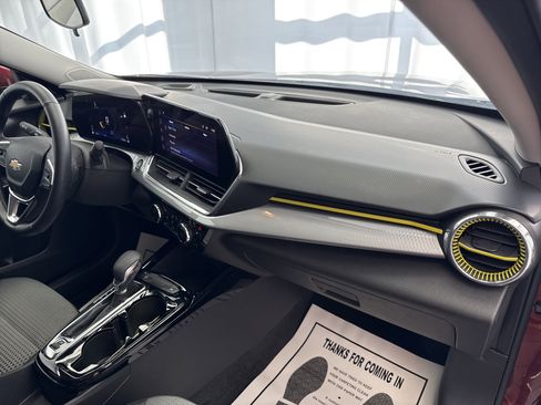 Used 2025 Chevrolet Trax LT w/ Driver Confidence Package image 14