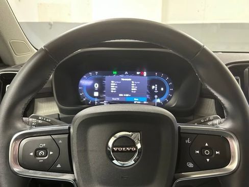Used 2025 Volvo XC40 B5 Plus AWD/4WD image 12