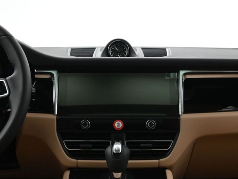 Certified 2026 Porsche Macan image 11