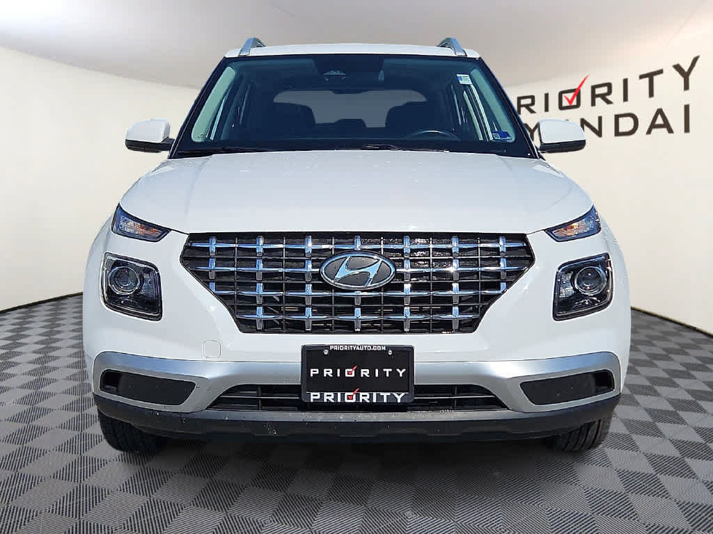 Used 2023 Hyundai Venue SEL FWD image 2