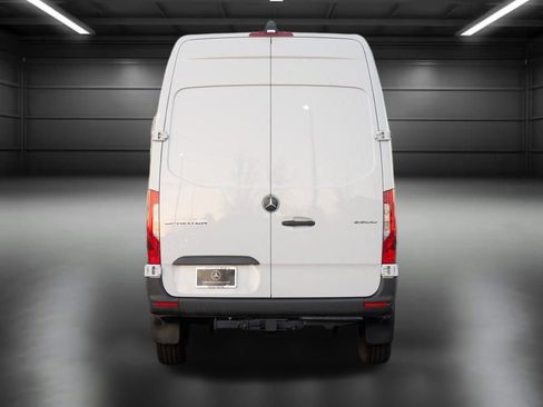 Used 2025 Mercedes-Benz Sprinter 2500 image 4