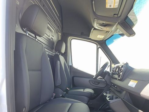 New 2025 Mercedes-Benz Sprinter 2500 image 8