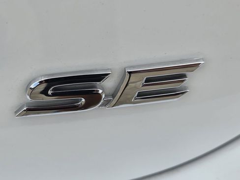 Used 2024 Toyota Camry SE FWD image 11