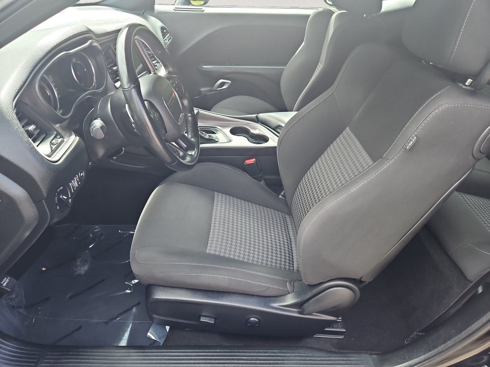 Used 2022 Dodge Challenger GT AWD/4WD image 8