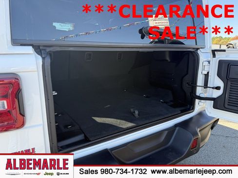 Used 2025 Jeep Wrangler Unlimited Sahara w/ Safety Group image 5