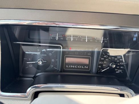 Used 2014 Lincoln Navigator 4WD image 16