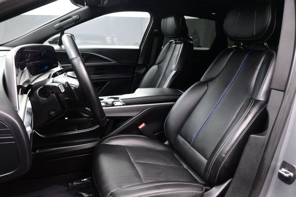 Used 2024 Cadillac Lyriq Sport RWD image 9