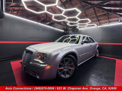 Used 2006 Chrysler 300 C w/ Protection Group II RWD image 2