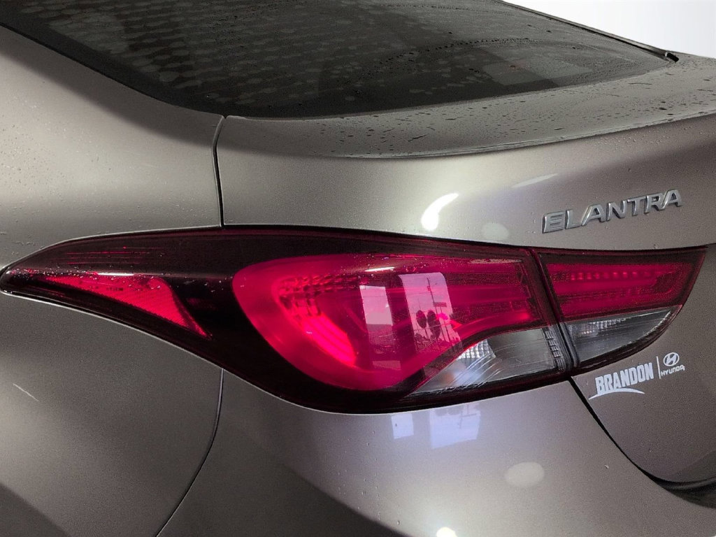 Used 2016 Hyundai Elantra SE FWD image 6