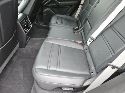 Used 2022 Porsche Cayenne Platinum Edition AWD/4WD image 13