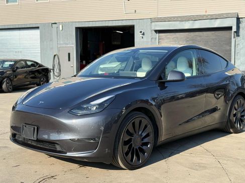 Used 2025 Tesla Model Y Performance AWD/4WD image 2