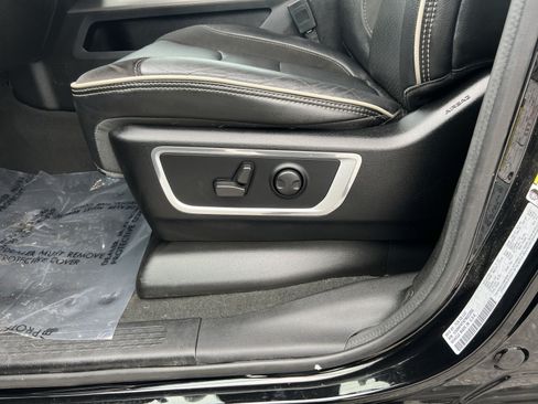 Used 2023 RAM 1500 Laramie AWD/4WD image 14