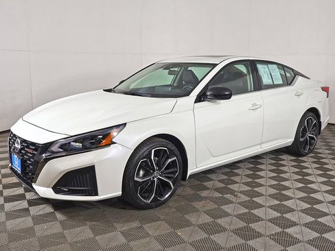 Used 2023 Nissan Altima 2.5 SR w/ SR Premium Package AWD/4WD image 8
