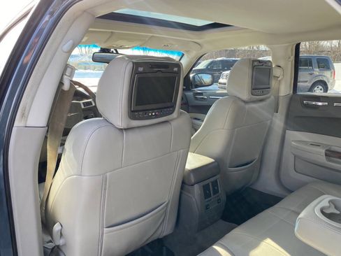 Used 2008 Chrysler 300 C w/ Protection Group II image 33