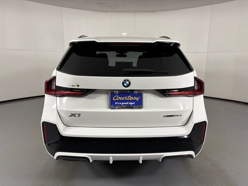 Used 2023 BMW X1 xDrive28i w/ Premium Package image 7