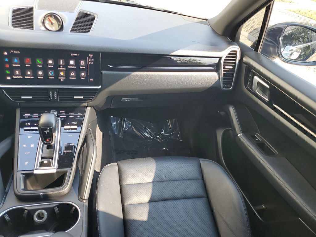 Used 2022 Porsche Cayenne AWD/4WD image 38
