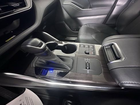 Used 2023 Toyota Highlander Limited image 31