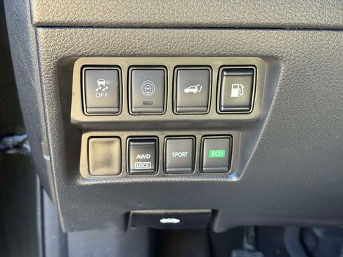 Used 2020 Nissan Rogue SV AWD/4WD image 18