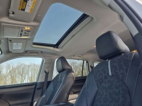 Certified 2025 Toyota Highlander XLE image 17