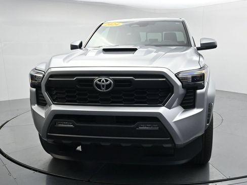 Used 2024 Toyota Tacoma TRD Sport w/ TRD Sport Upgrade Package AWD/4WD image 3