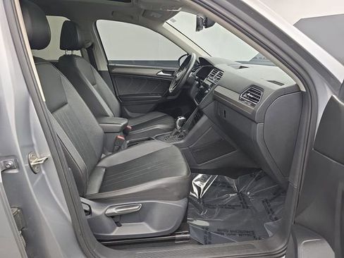 Used 2022 Volkswagen Tiguan SE w/ Panoramic Sunroof Package image 43