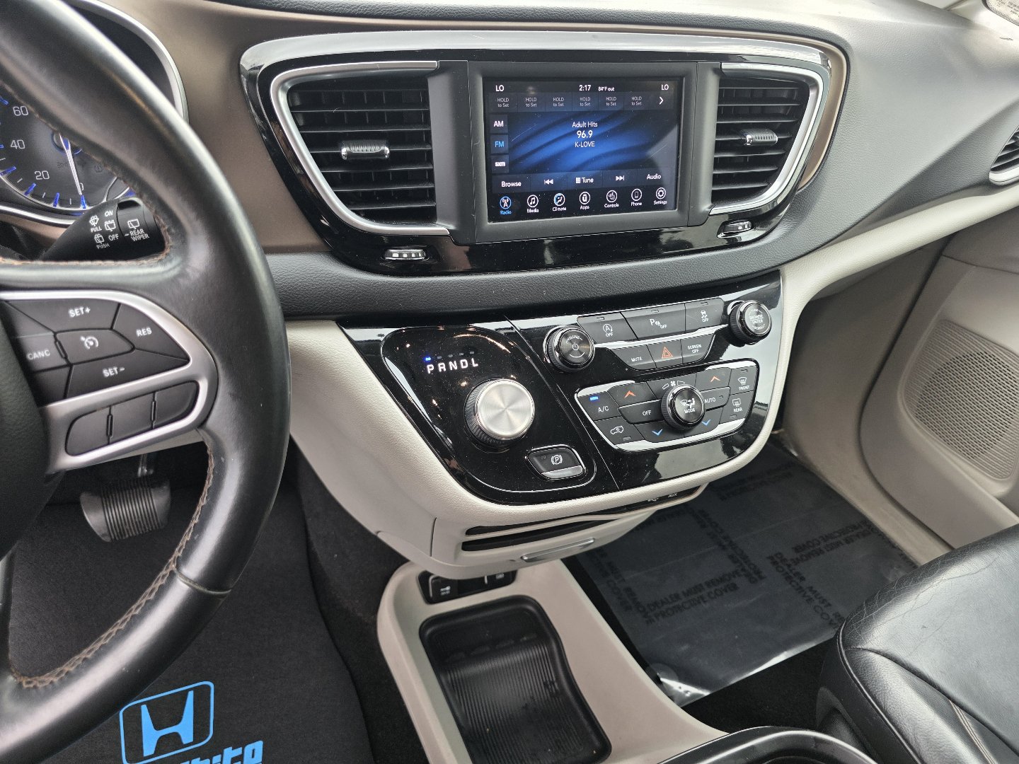 Used 2018 Chrysler Pacifica Touring-L FWD image 27
