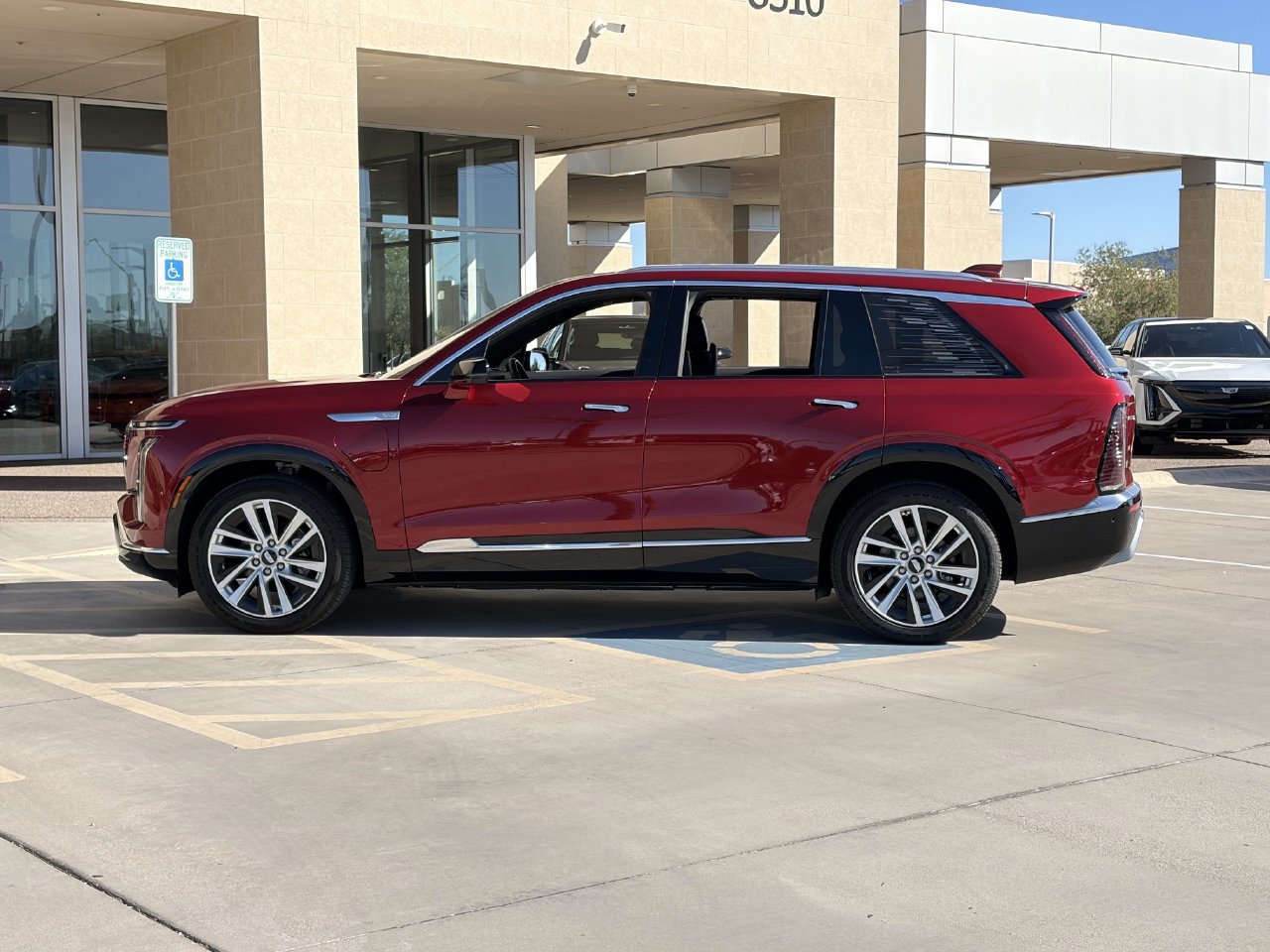 Certified 2026 Cadillac Vistiq Luxury AWD/4WD image 8