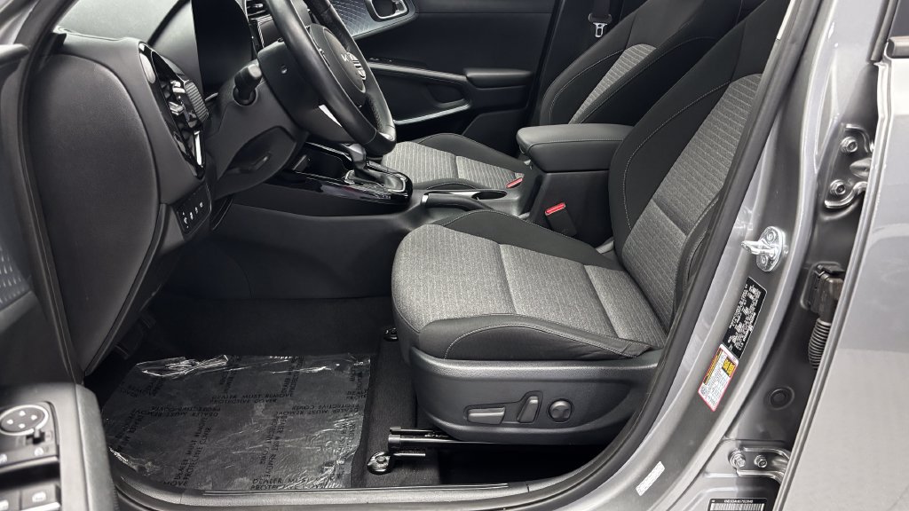Used 2025 Kia Soul EX FWD image 12