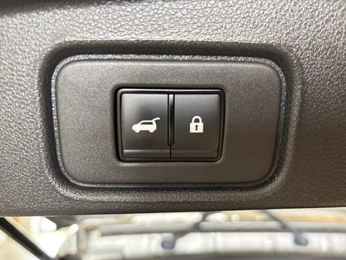 Used 2023 Nissan Pathfinder SV w/ SV Premium Package AWD/4WD image 20