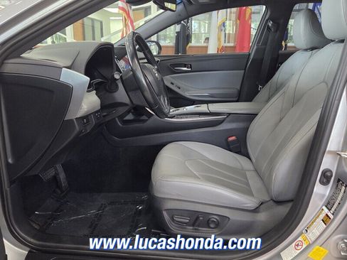 Used 2019 Toyota Avalon XLE w/ Moonroof Package FWD image 7