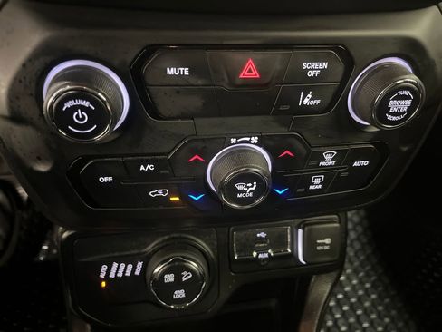 Used 2023 Jeep Renegade Trailhawk image 14