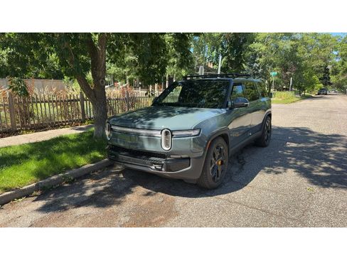 Used 2026 Rivian R1S Premium AWD/4WD image 1
