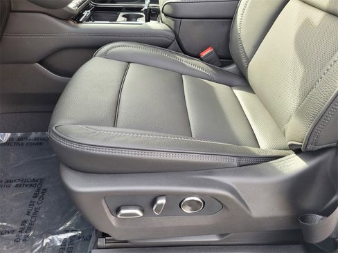 New 2026 GMC Yukon XL Denali w/ Denali Reserve Package image 16