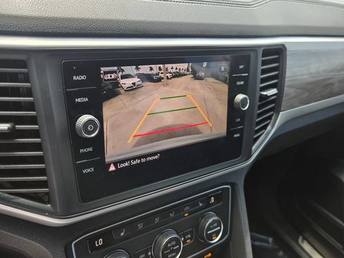 Used 2021 Volkswagen Atlas Cross Sport SE w/ Panoramic Sunroof Package FWD image 23