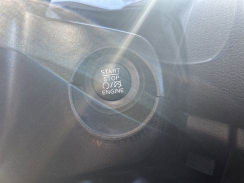 Used 2018 Jeep Renegade Altitude image 15