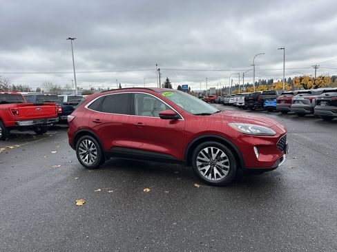 Used 2020 Ford Escape Titanium image 7