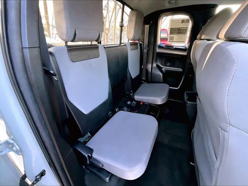 Certified 2022 Toyota Tacoma SR5 image 18