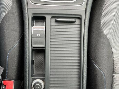 Used 2016 Volkswagen e-Golf SE w/ DC Fast Charging Package image 14