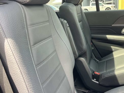 Used 2025 Mercedes-Benz GLS 450 4MATIC image 27